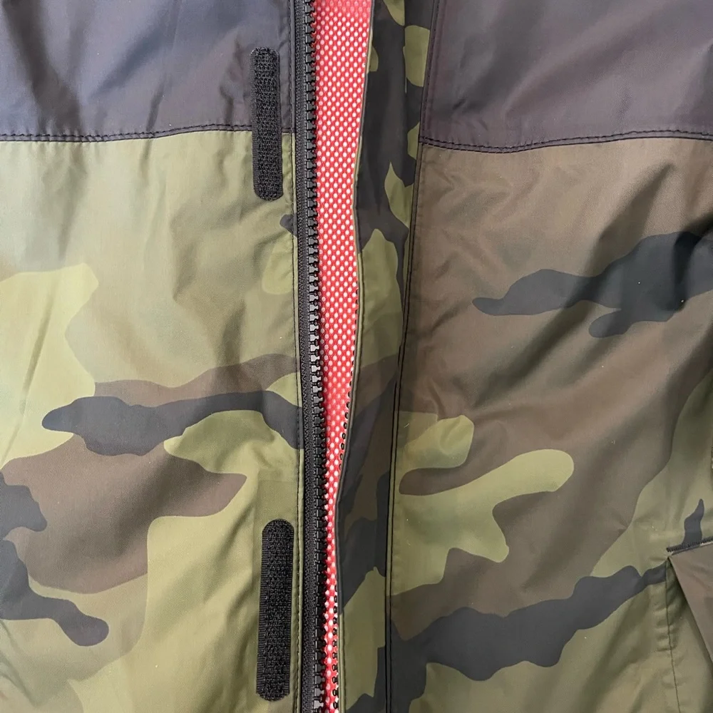 The North Face Kids Camouflage Raincoat - Green and Black - Picture 4 of 6